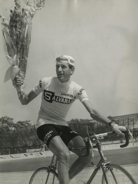 Ciclismo - Vittorio Adorni - Giro d'onore dopo una gara