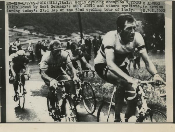 Ciclismo - Vittorio Adorni - 52Â° Giro d'Italia - Tappa Folgarida-Milano - In azione seguito da Rudi Altig
