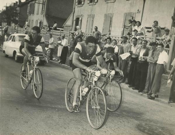 Ciclismo - Pierino Baffi - 44° Tour de France - Tappa Colmar-Besançon - In azione inseguito da François Mahé