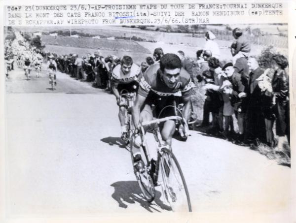 Ciclismo - Franco Bitossi - 53° Tour de France - Tappa Tournai-Dunkerque - Mont des Cats - In azione con Ramon Mendiburu