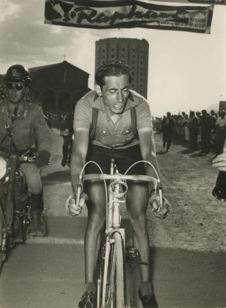 Ciclismo - Fausto Coppi - TrophÃ©e des Grimpeurs - Sulla linea del traguardo