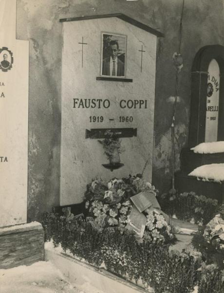 Ciclismo - Castellania - Cimitero - La tomba di Fausto Coppi