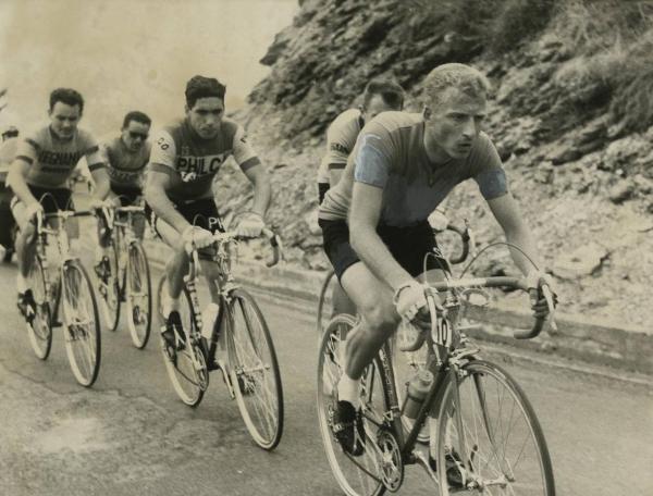 Ciclismo - Franco Cribiori - 50° Tour de France - In azione con Imerio Massignan, Aurelio Cestari, Giorgio Zancanaro e Vittorio Casati