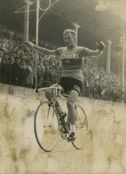 Ciclismo - Franco Cribiori - Corsa Milano-Torino 1963 - L' arrivo del vincitore