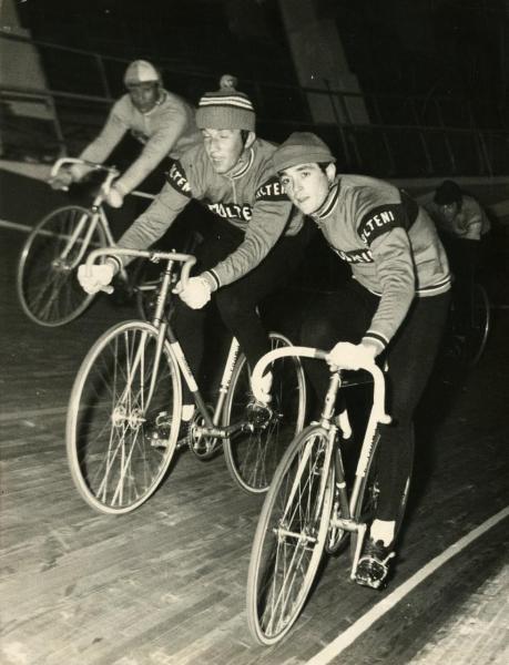 Ciclismo - Gianni Motta - Milano - Palazzo dello Sport - Corsa Sei Giorni ciclistica 1966 - In allenamento con Michele Dancelli