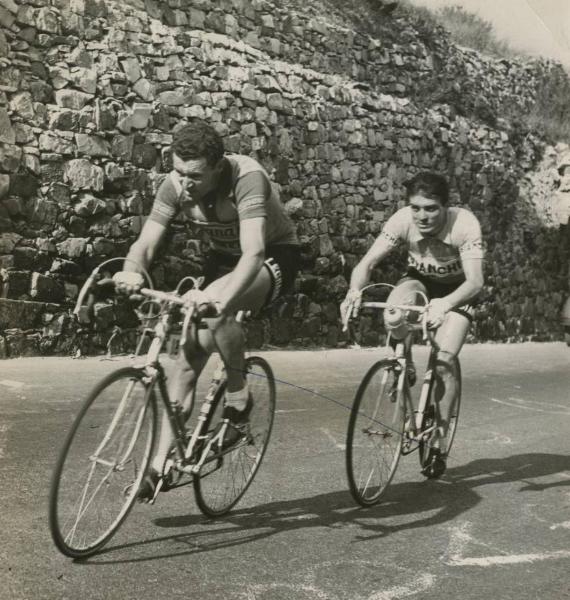 Ciclismo - Corsa Milano-Sanremo 1953 - Giuseppe Minardi e Loretto Petrucci in azione