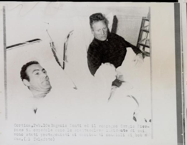 Sport invernali - Cortina D'Ampezzo - Campionati mondiali di bob 1966 o 1967 -  Ospedale - Eugenio Monti e Sergio Siorpaes ricoverati dopo  un incidente occorso in pista
