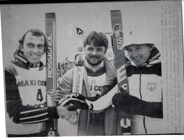 Sport invernali - Sci alpino - Slalom speciale maschile - Bormio - Ski World Series 1982 - Paolo De Chiesa (sinistra) con Stig Strand e Bojan Krizay al termine della gara