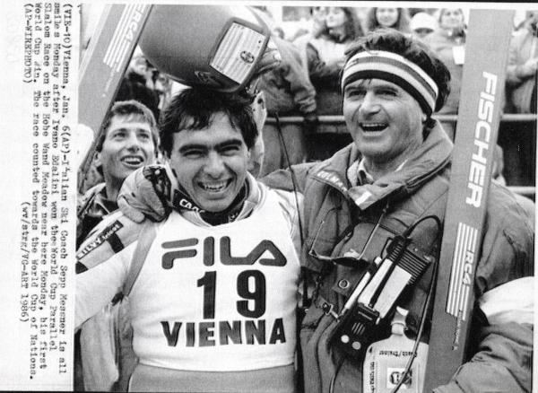 Sport invernali - Sci alpino - Slalom speciale maschile - Hohe-Wand-Wiese -Vienna (Austria) - Coppa del mondo di sci alpino 1986 - Ivano Edalini festeggia la vittoria con l'allenatore Joseph Messner