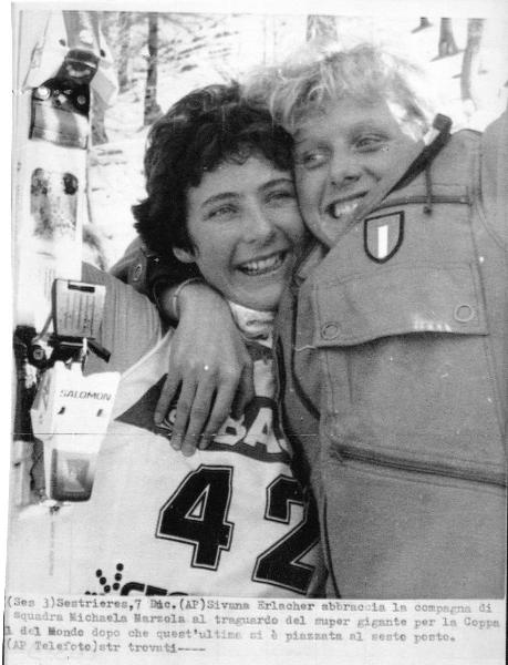 Sport invernali - Sci alpino - Super gigante femminile - Sestriere - Coppa del mondo di sci alpino1986 - Michaela Marzola abbracciata da Silvana Erlacher