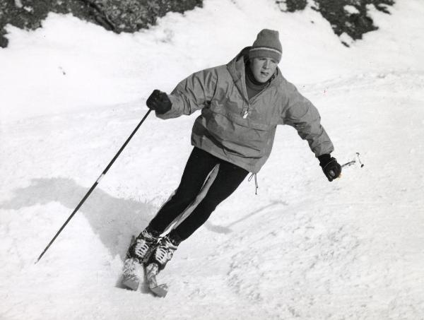 Sport invernali - Sci alpino - Carlo Senoner - Ritratto mentre scia
