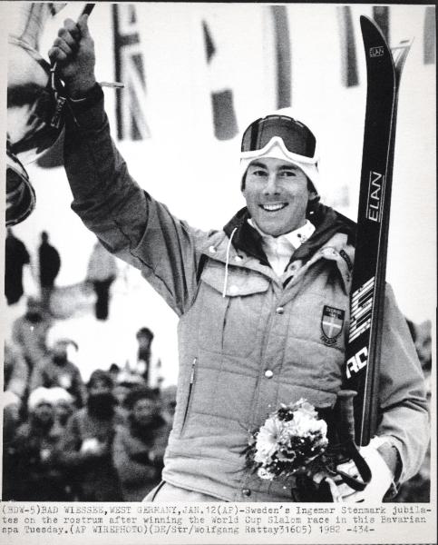 Sport invernali - Sci alpino - Slalom speciale maschile - Bad Wiessee (Germania) - Coppa del mondo di sci alpino 1982 - Ingemar Stenmark festeggia la vittoria