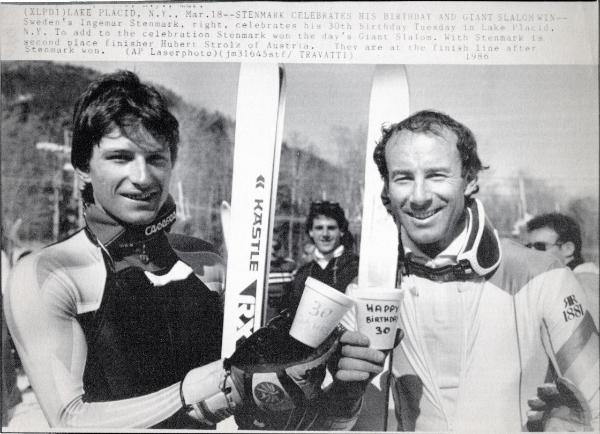 Sport invernali - Sci alpino - Slalom gigante maschile - Lake Placid (Stati Uniti d'America) - Coppa del mondo di sci 1986 - Ingemar Stenmark festeggia con Hubert Strolz il suo compleanno