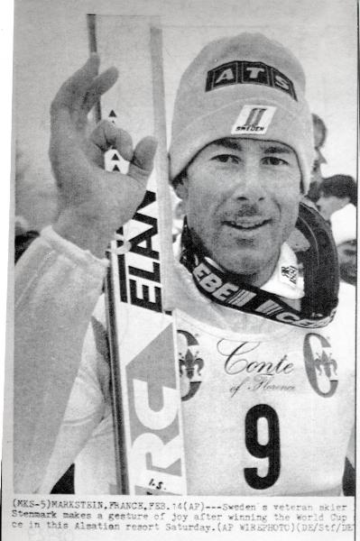 Sport invernali - Sci alpino - Slalom speciale maschile - Le Markstein (Francia) - Coppa del mondo di sci alpino 1987 -  Ingemar Stenmark fa il segno di OK per la sua vittoria
