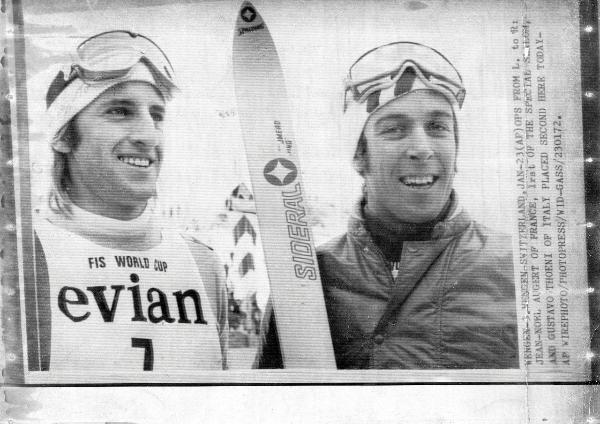 Sport invernali - Sci alpino - Slalom speciale maschile - Wengen (Austria) - Coppa del mondo di di sci alpino 1972 - Gustavo Thoeni con il vincitore Jean Noel Augert al termine della gara
