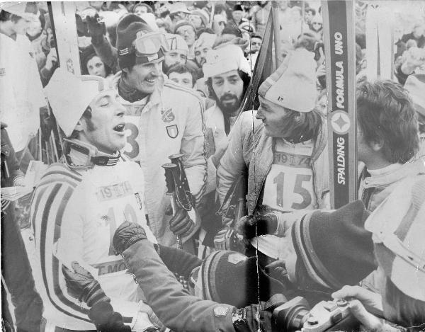 Sport invernali - Sci alpino - Slalom speciale maschile - Sankt Moritz (Svizzera) - Campionati mondiali di sci alpino 1974 - Il vincitore Gustavo Thoeni con Helmut Schmalzl (centro) e Piero Gros