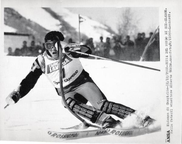 Sport invernali - Sci alpino - Slalom speciale maschile - Madonna di Campiglio - Coppa del mondo di sci alpino 1989 - Alberto Tomba in azione