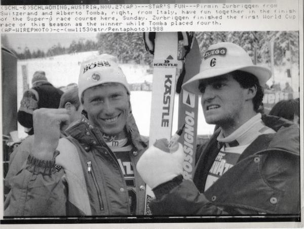Sport invernali - Sci alpino - Supergigante maschile - Schladming (Austria) - Coppa del mondo di sci alpino 1989 - Il vincitore Pirmin Zurbriggen con Alberto Tomba al termine della gara