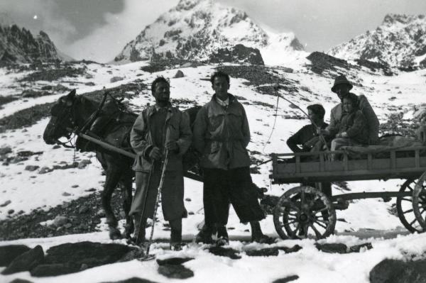Guerrino Antonioli con clienti in montagna