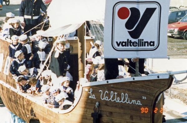 Il carro allegorico di carnevale "La Valtellina"