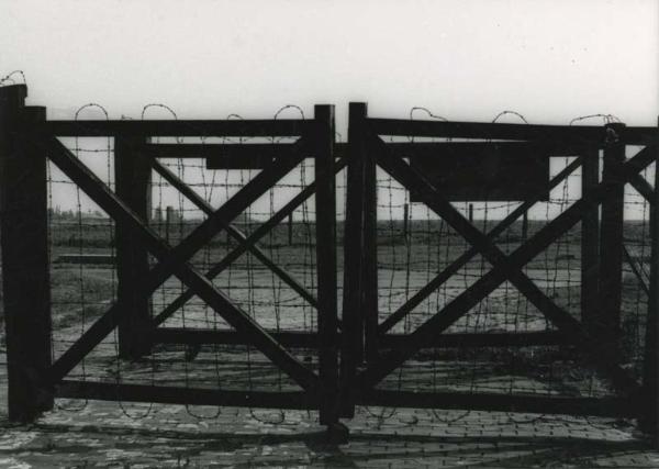 Polonia, Lublino - Campo di concentramento di Lublino-Majdanek - Nazismo - Reticolato con filo spinato - Cancello