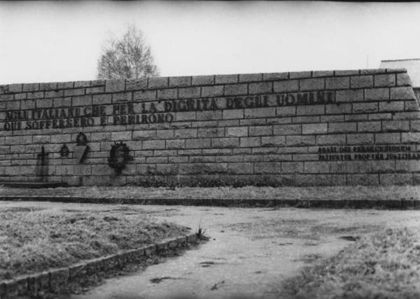 Austria, Mauthausen - Campo di concentramento di Mauthausen - Memoriale in commemorazione dei morti italiani - Monumento con sassi della cava del campo dell'architetto Mario Labò