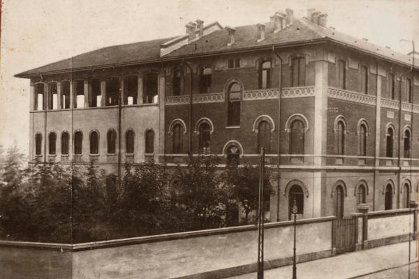 Milano - Pio Istituto dei Sordi in via Settembrini - Palazzo - Sede della scuola per l'infanzia, sezione maschile