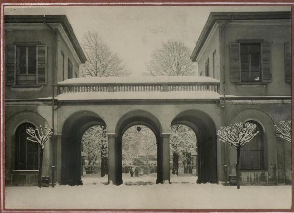 Milano - Pio Istituto dei Sordi in via Galvani - Palazzo, cortile - Sede sezione maschile - Neve