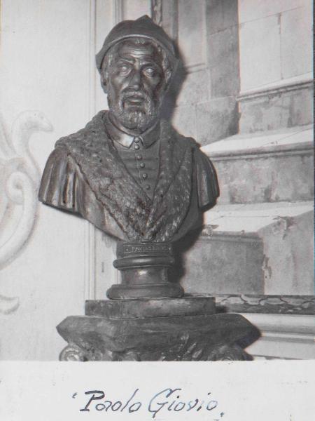 Alzate Brianza, Verzago - Pio Istituto dei Sordi, Villa Santa Maria - Interno - Scultura - Busto di Paolo Giovio