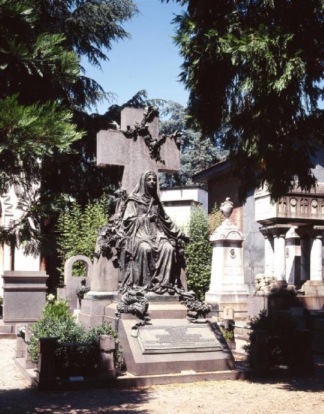 Monumento sepolcrale di Emma Ulrich Villa e famiglia