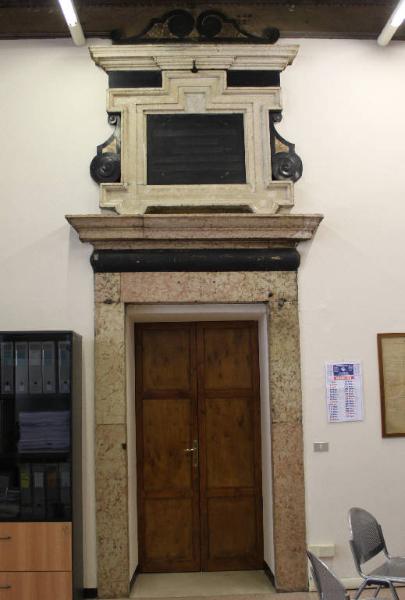 Terzo Portale della saletta sesta del Podestà