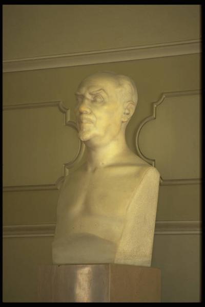 Busto di Ivanoe Bonomi