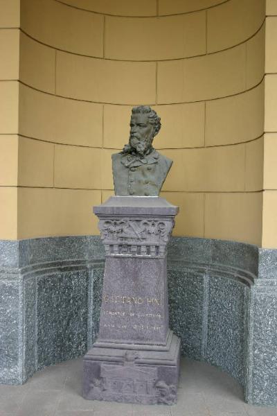 Monumento al Presidente Gaetano Pini