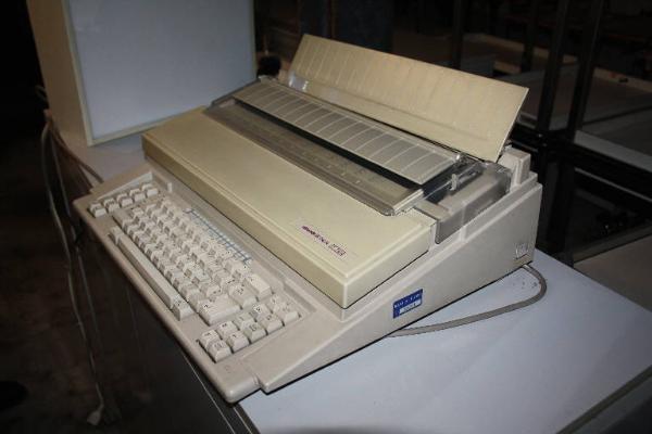 Macchina per scrivere Olivetti ET 2200 - macchina per scrivere - tecnologia