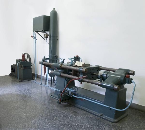 Macchina per pressofusione Triulzi - macchina idraulica per pressofusione - industria, manifattura, artigianato