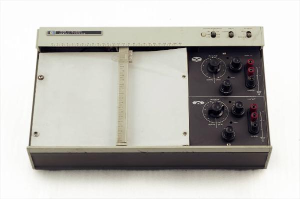 Modello HP 7035B - registratore di coordinate - fisica