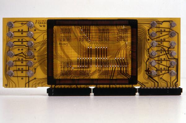 Memoria di transistor e nuclei di ferrite - informatica