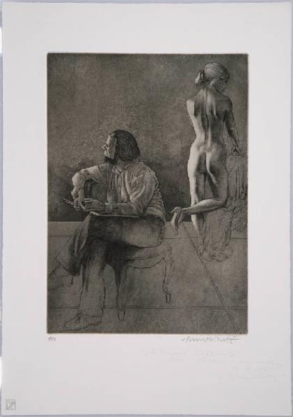 Figura maschile seduta e figura femminile di spalle