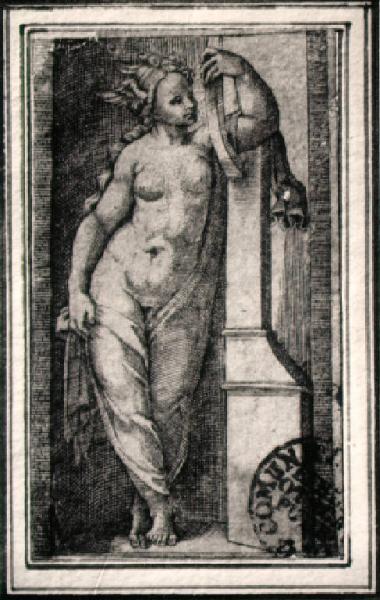 Figura femminile con capo alato