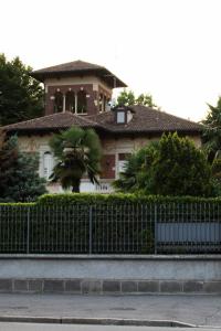 Villa Via Gerolamo Borgazzi 50