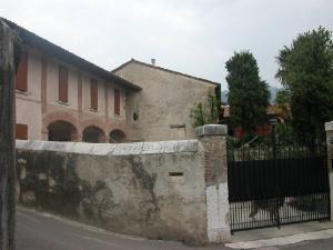 Villa Via Fratelli Tolotti 54