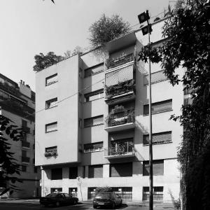 La facciata su via Luigi Albertini - fotografia di Sartori, Alessandro (2016)