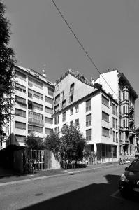 L'edificio visto da via Andrea Verga - fotografia di Suriano, Stefano (2016)