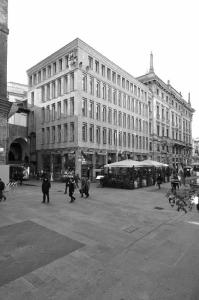 Il volume dell'edificio caratterizzato dalla sequenza regolare di aperture - fotografia di Suriano, Stefano (2016)