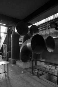 La presenza scenografica delle tubazioni degli impianti a vista - fotografia di Suriano, Stefano (2016)