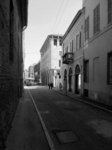 L'edificio nel contesto urbano di via Boldori - fotografia di Sartori, Alessandro (2017)