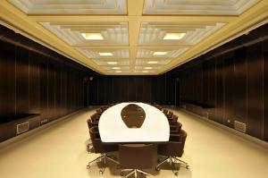 L'ex sala del Consiglio di Amministrazione Alfa Romeo disegnata da Vito e Gustavo Latis, all'ultimo piano del Corpo "B", restaurata nel 2015 - fotografia di Suriano, Stefano (2017)