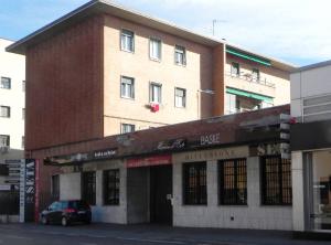 Edificio residenziale con uffici e deposito Alemagna, Como (CO) - fotografia di Servi, Maria Beatrice (2014)