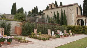 Cimitero di Moniga del Garda, Moniga del Garda (BS) - fotografia di Basilico, Sabrina (2014)