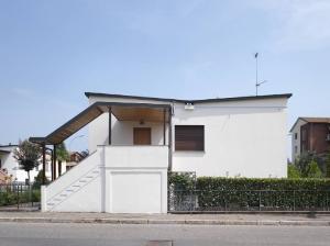 Edifici residenziali nel Villaggio Giardino Necchi INA-Casa, Pavia (PV) - fotografia di Introini, Marco (2015)